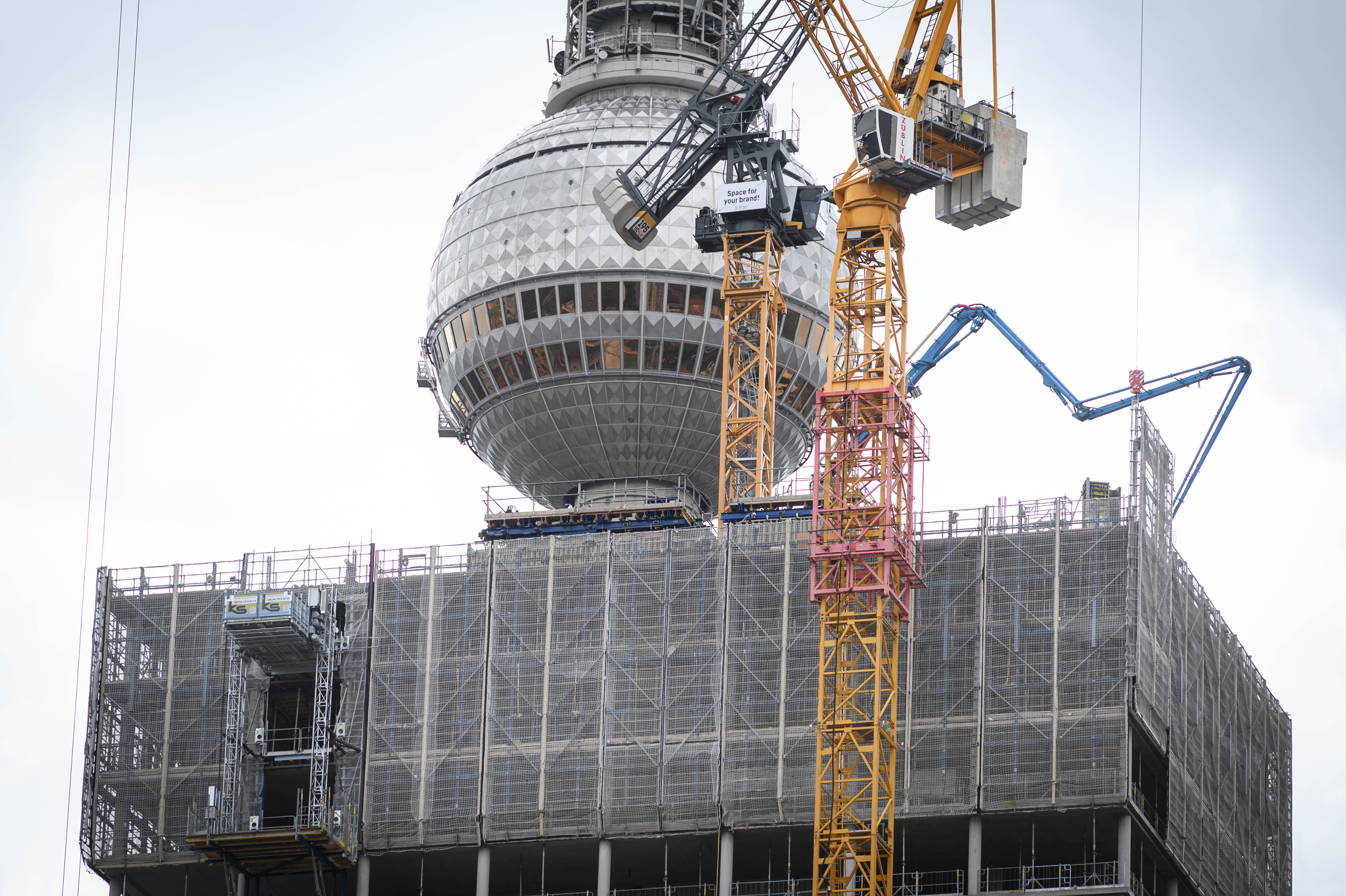 Berlin, Hochhausbaustelle am Alex