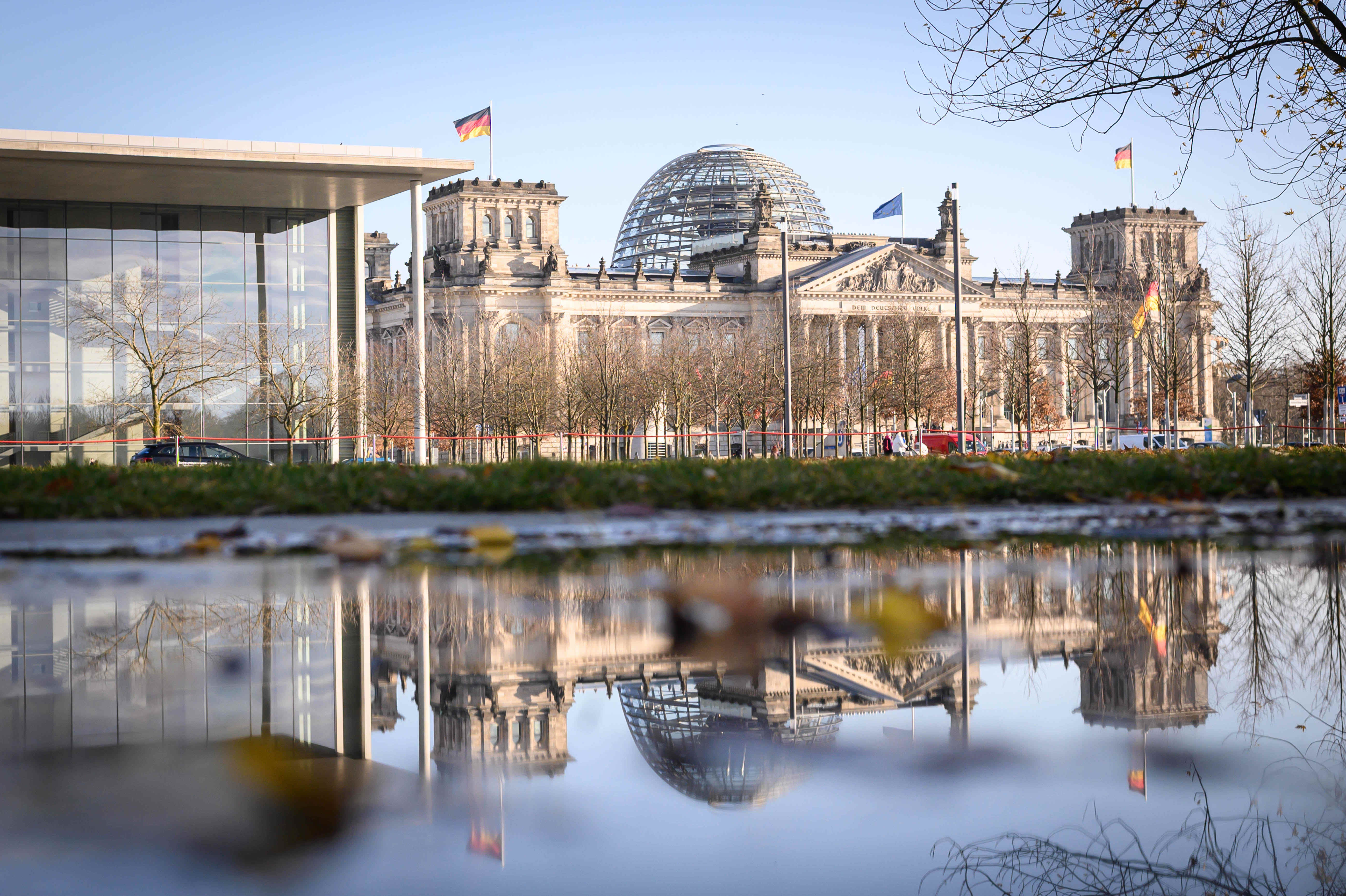 {city}, Themenbild Bundestagspiegelung