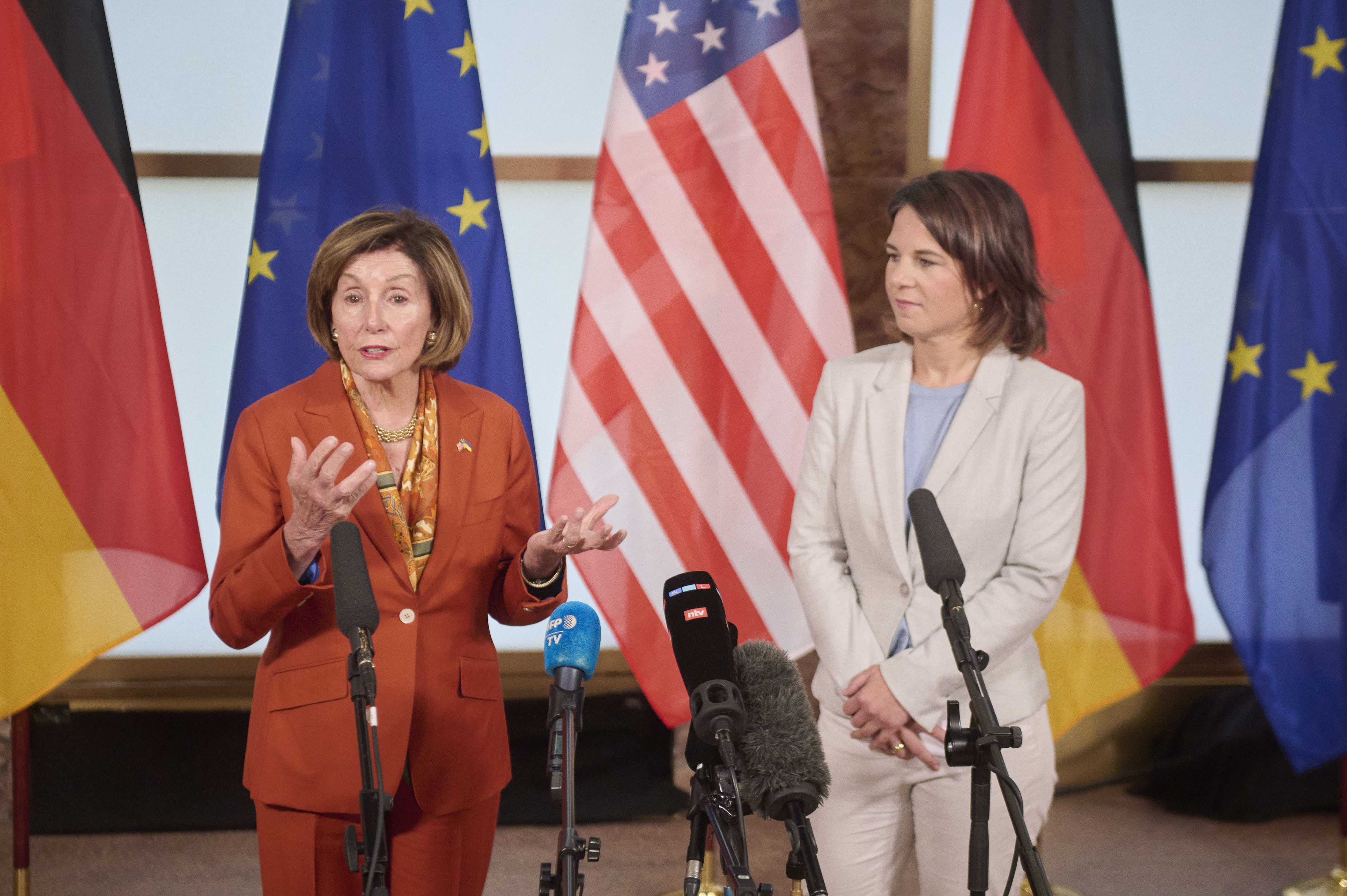 20220916_AdoraPress_BaerbockPelosi1609_384