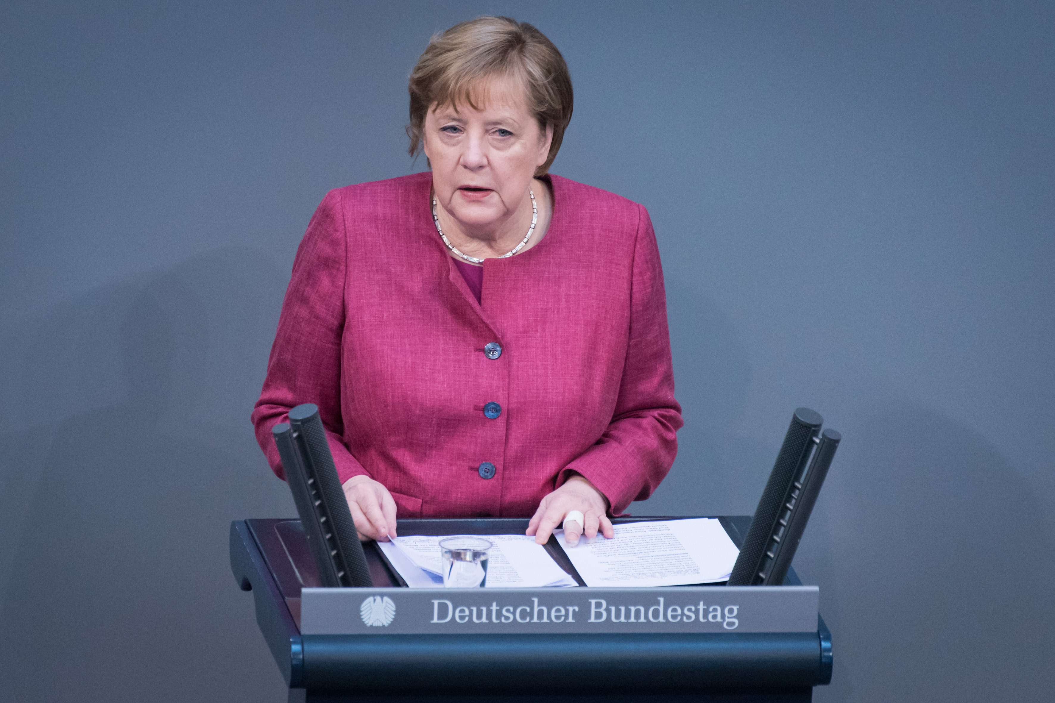 20210416_AdoraPress_MerkelBundestag_60