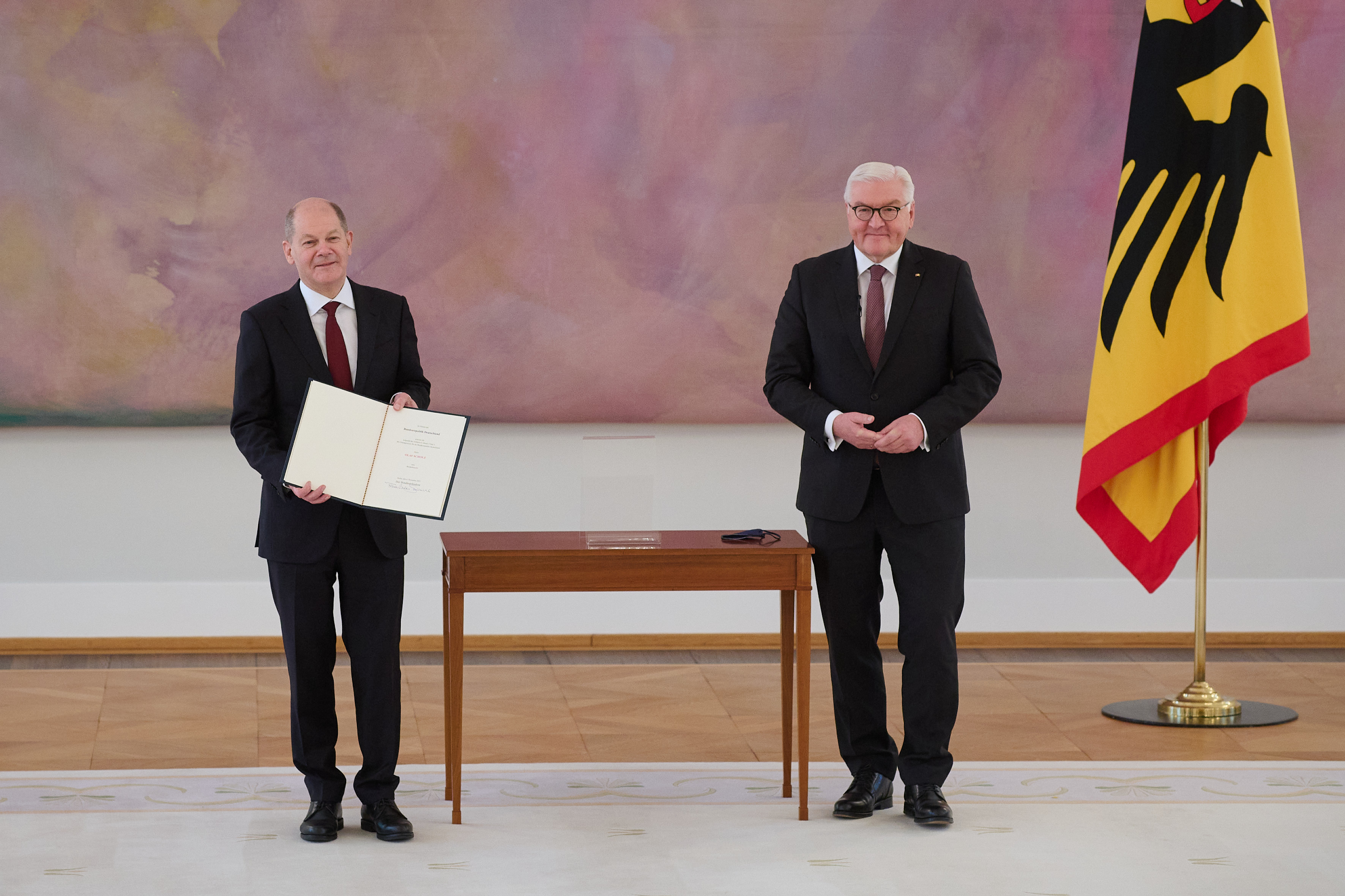 20211208_AdoraPress_ScholzSteinmeierUrkunde_110