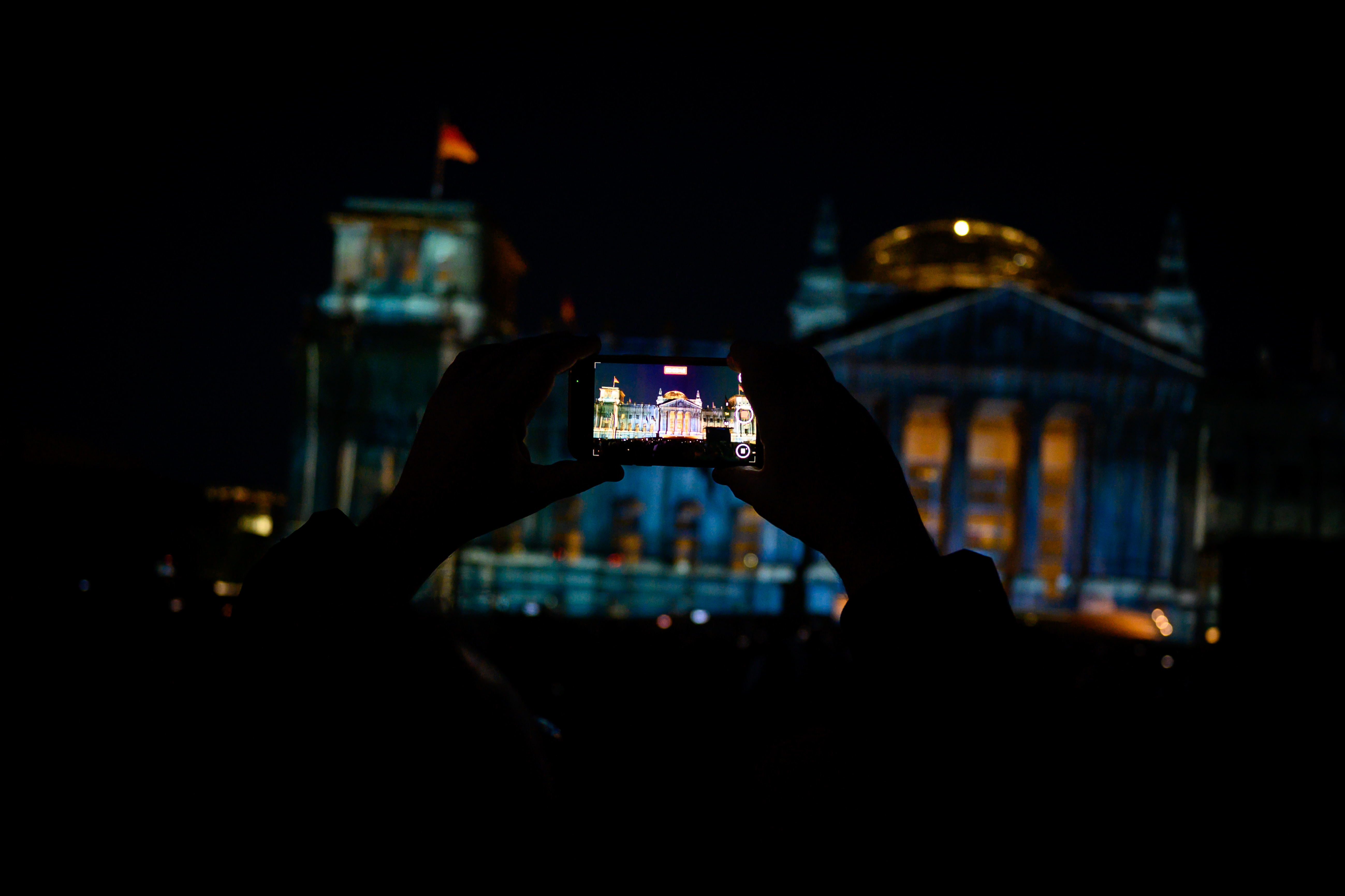 Berlin, Projektion zum 30 Jahrestag der Reichstagsverhüllung von Christo und Jeanne Claude
